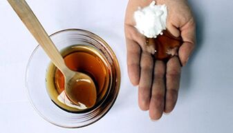 Směs sody a medu je lidový lék na zvýšení krevního oběhu v penisu